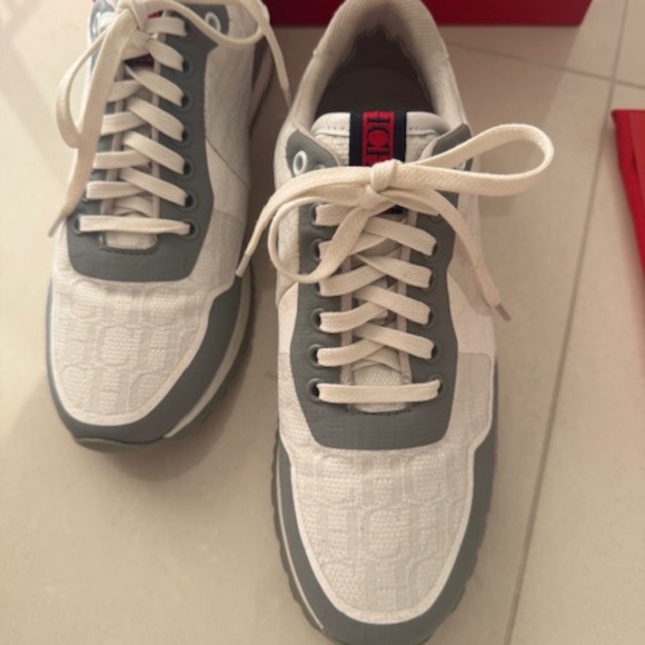 Genuine Carolina Herrera Canvas Runner Sneakers, Brand New - Size 38 - Picture 1 of 5